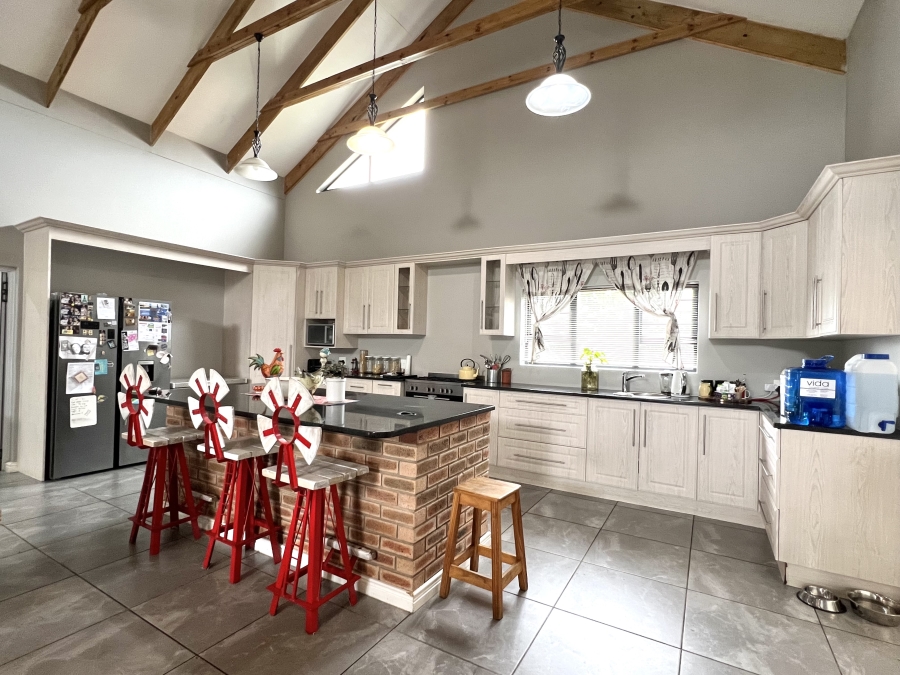 5 Bedroom Property for Sale in Noorsekloof Eastern Cape